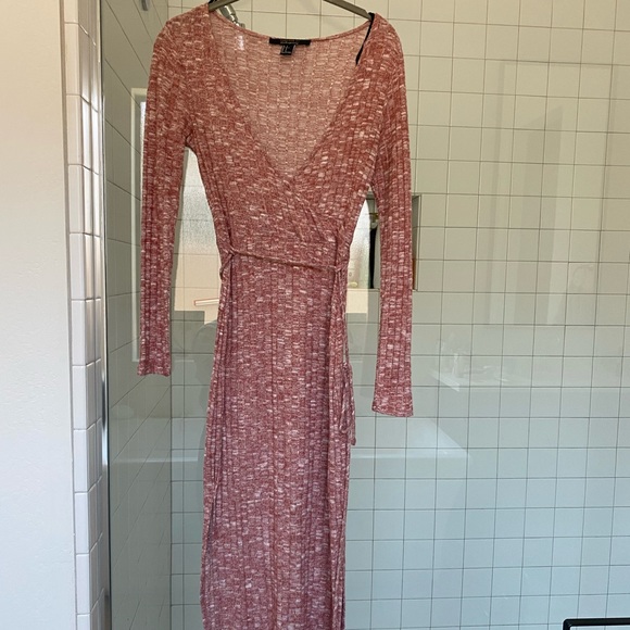 Ribbed dusty pink long sleeve midi dress with side slits. Excellent used cond - Picture 3 of 6